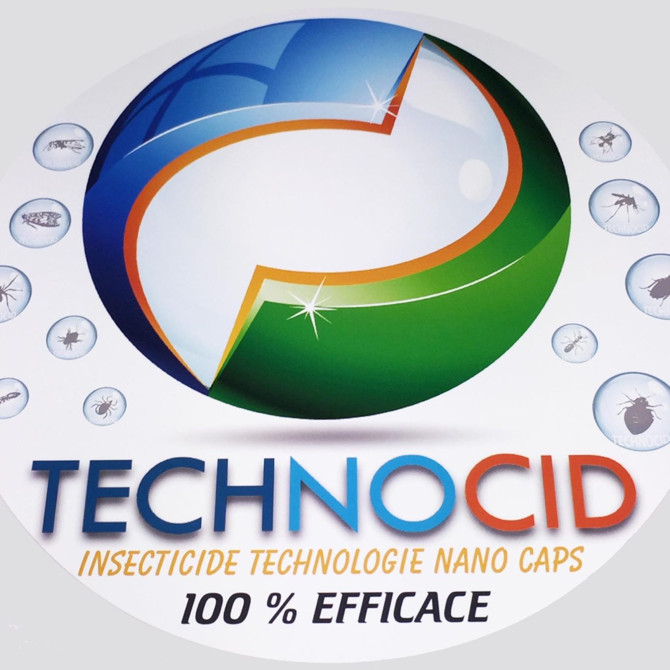 Intervention avec les traitements Technocid Logo de Technocid, insecticide en technologie nano capsules, avec mention "100 % efficace".